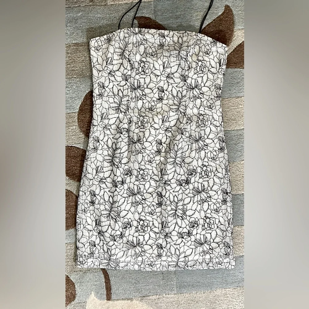 NWT Bardot Sleeveless Angie Floral Embroidered Jacquard Mini Dress Black/White - Picture 2 of 12